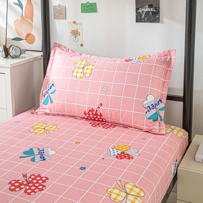 91家纺网 家纺一手货源 找家纺 上学郎家居 2025新款全棉13372学生三件套100棉单人床纯棉六件套学生宿舍床上用品 花季盛典-粉