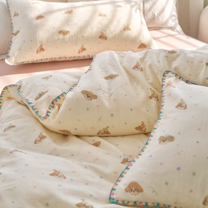 91家纺网 家纺一手货源 找家纺 洋铭区（原狠狠爱） 2025新款全棉彩边双层四件套 呼呼小熊