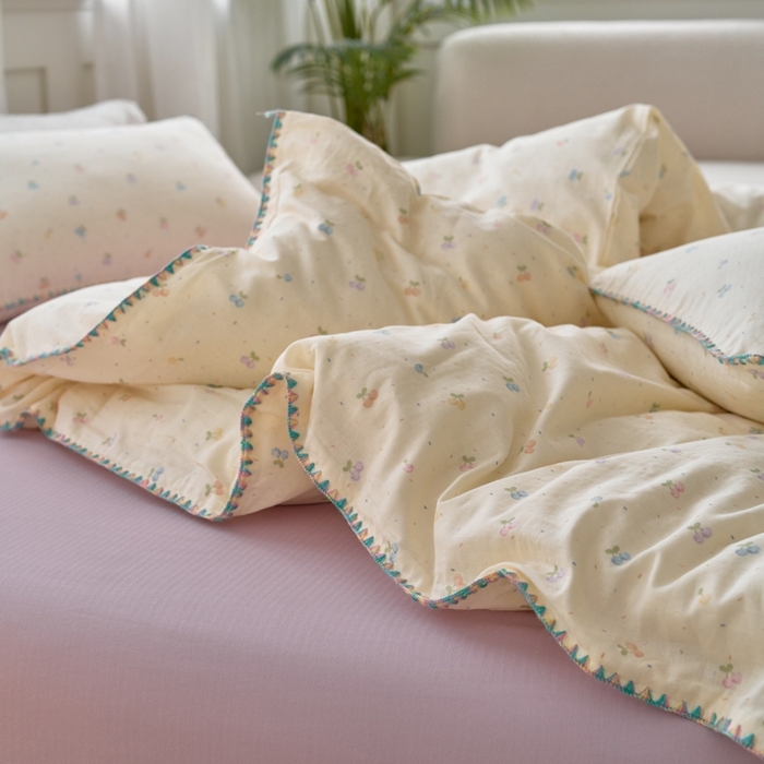 91家纺网 家纺一手货源 找家纺 洋铭区（原狠狠爱） 2025新款全棉彩边双层四件套 多彩樱桃