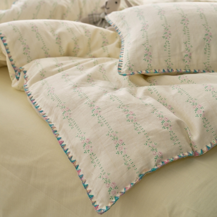 91家纺网 家纺一手货源 找家纺 洋铭区（原狠狠爱） 2025新款全棉彩边双层四件套 暖阳花束