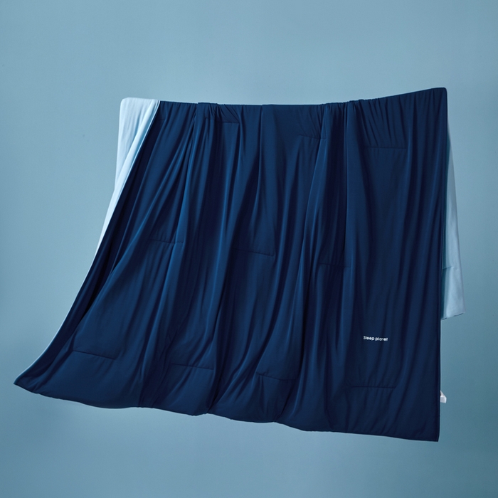 91家纺网 家纺一手货源 找家纺 玛德琳 2025新款冷暖深睡控温夏被 景泰蓝