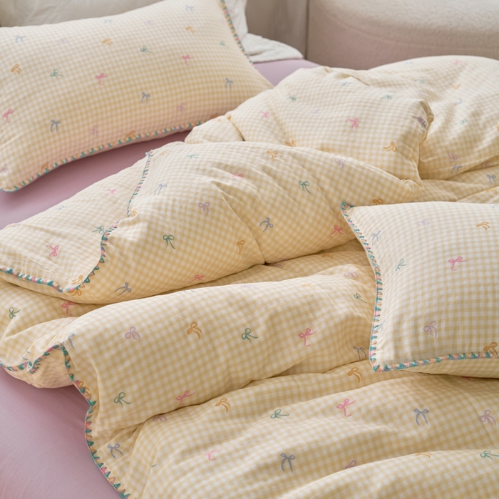 91家纺网 家纺一手货源 找家纺 洋铭区（原狠狠爱） 2025新款全棉彩边双层四件套 奶黄蝴蝶结