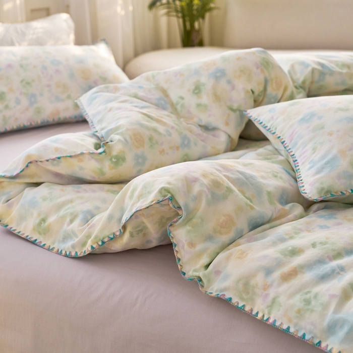 91家纺网 家纺一手货源 找家纺 洋铭区（原狠狠爱） 2025新款全棉彩边双层四件套 仙花朵朵