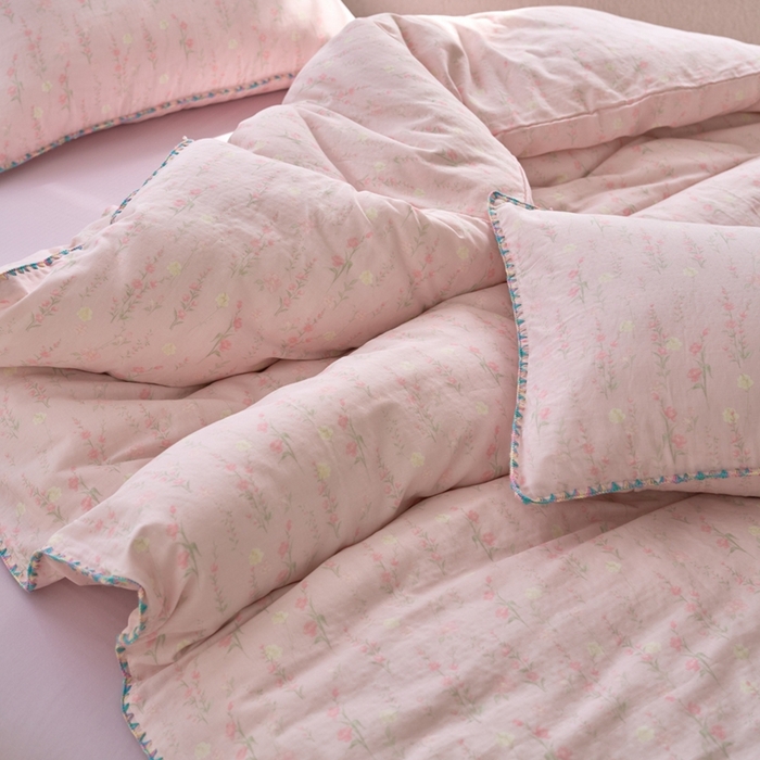 91家纺网 家纺一手货源 找家纺 洋铭区（原狠狠爱） 2025新款全棉彩边双层四件套 清香粉花