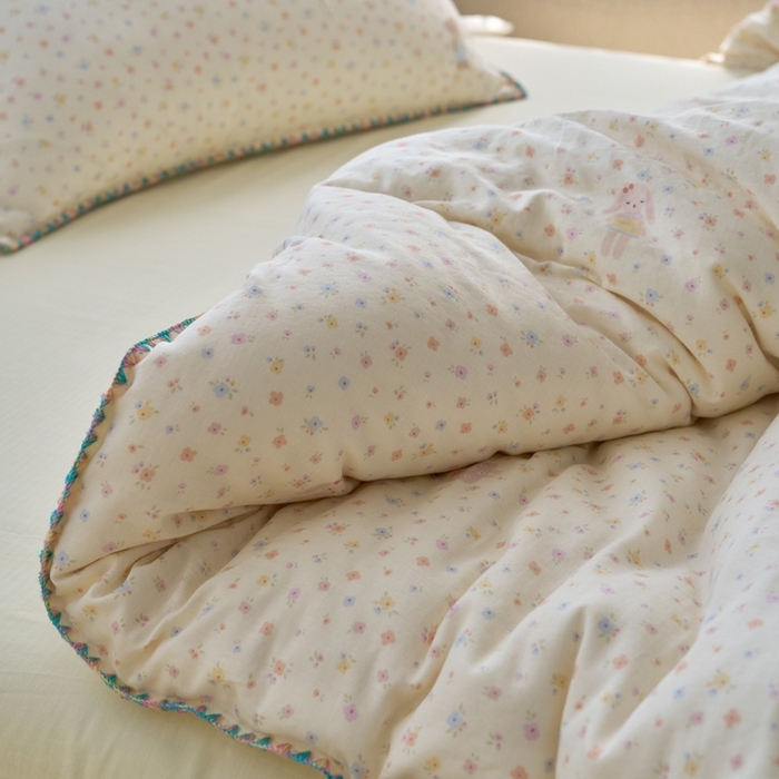 91家纺网 家纺一手货源 找家纺 洋铭区（原狠狠爱） 2025新款全棉彩边双层四件套 小花彩彩