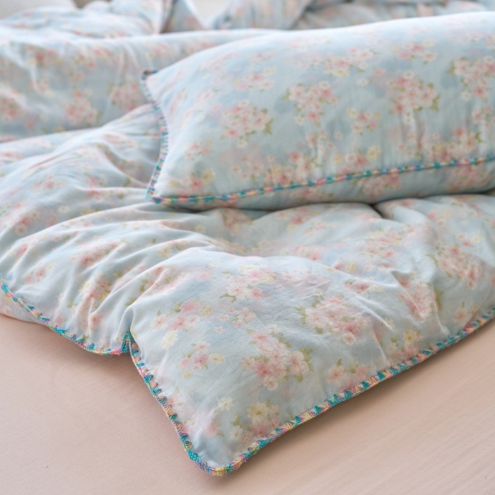 91家纺网 家纺一手货源 找家纺 洋铭区（原狠狠爱） 2025新款全棉彩边双层四件套 紫薇兰花