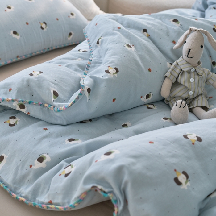 91家纺网 家纺一手货源 找家纺 洋铭区（原狠狠爱） 2025新款全棉彩边双层四件套 草莓小象