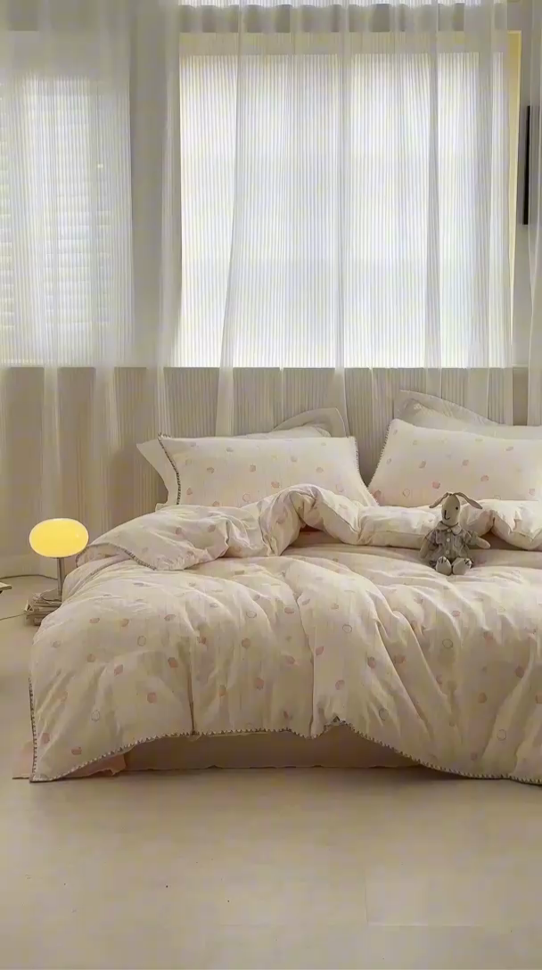 91家纺网 家纺一手货源 找家纺 洋铭区（原狠狠爱） 2025新款全棉彩边双层四件套 酸奶草莓