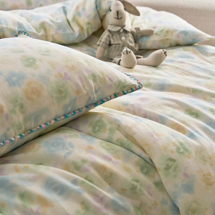 91家纺网 家纺一手货源 找家纺 洋铭区（原狠狠爱） 2025新款全棉彩边双层四件套 仙花朵朵