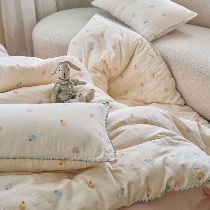 91家纺网 家纺一手货源 找家纺 洋铭区（原狠狠爱） 2025新款全棉彩边双层四件套 小奶糕