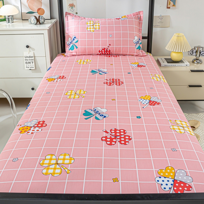 91家纺网 家纺一手货源 找家纺 上学郎家居 2025新款全棉13372学生三件套100棉单人床纯棉六件套学生宿舍床上用品 花季盛典-粉