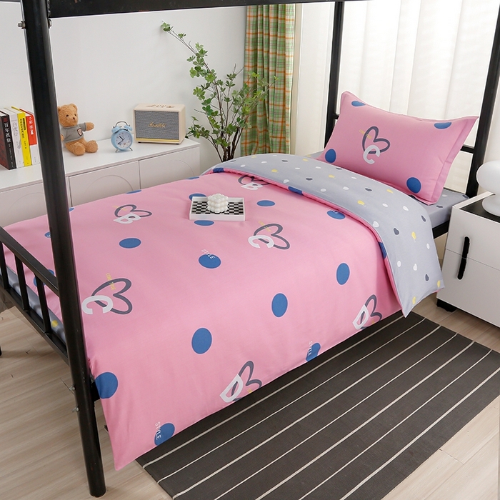 91家纺网 家纺一手货源 找家纺 乐旗家纺 2025新款A类AB版全棉环保印花学生上下铺宿舍三件套六件套 字母甜心