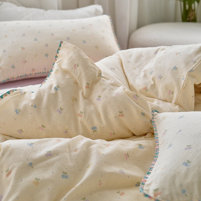 91家纺网 家纺一手货源 找家纺 洋铭区（原狠狠爱） 2025新款全棉彩边双层四件套 多彩樱桃