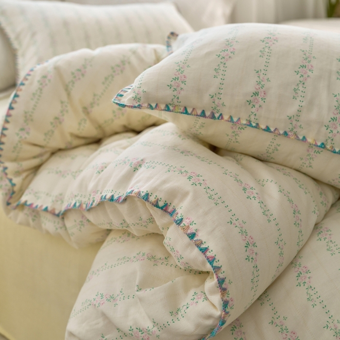 91家纺网 家纺一手货源 找家纺 洋铭区（原狠狠爱） 2025新款全棉彩边双层四件套 暖阳花束