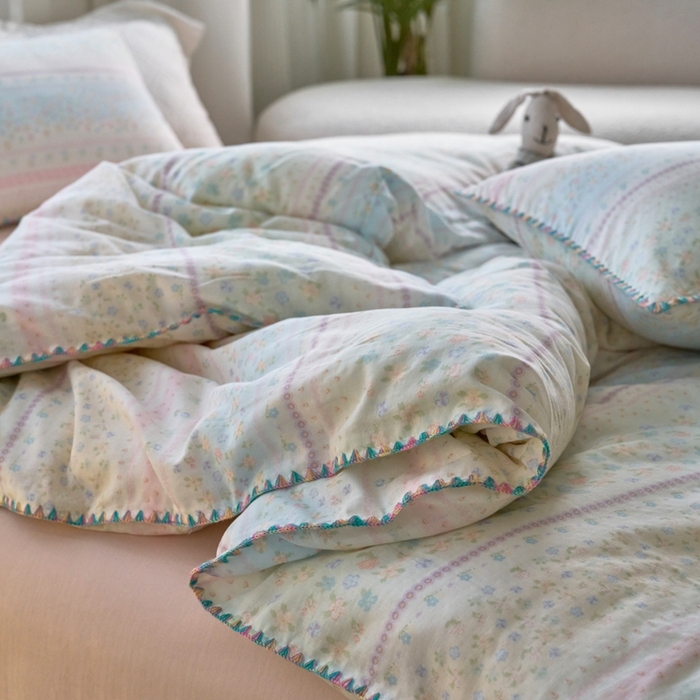 91家纺网 家纺一手货源 找家纺 洋铭区（原狠狠爱） 2025新款全棉彩边双层四件套 满园春色