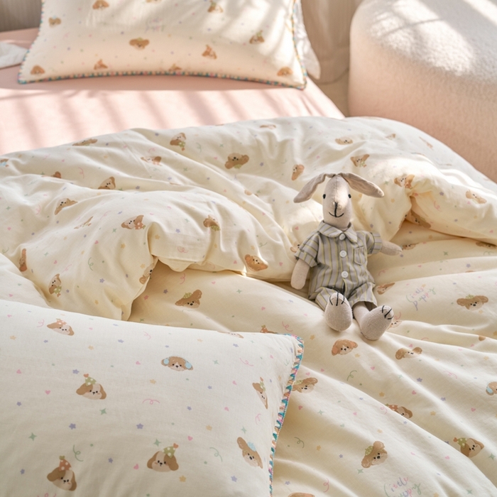 91家纺网 家纺一手货源 找家纺 洋铭区（原狠狠爱） 2025新款全棉彩边双层四件套 呼呼小熊