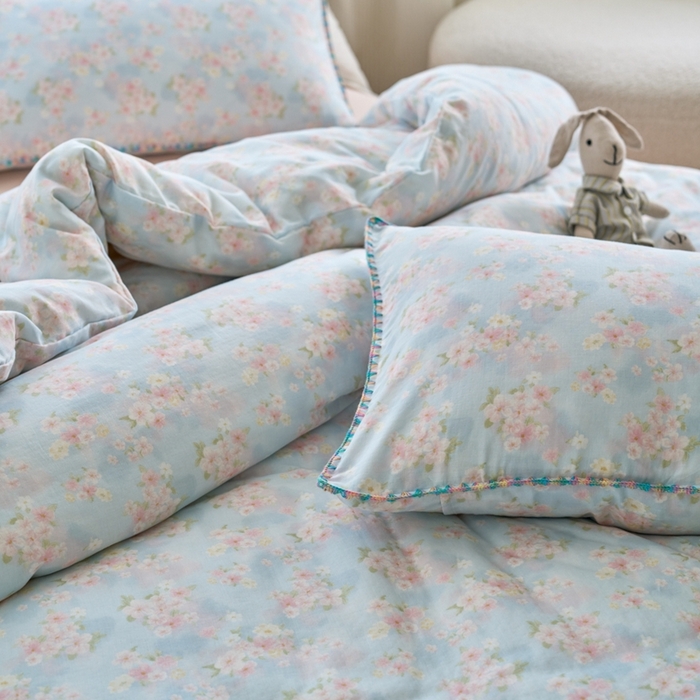 91家纺网 家纺一手货源 找家纺 洋铭区（原狠狠爱） 2025新款全棉彩边双层四件套 紫薇兰花