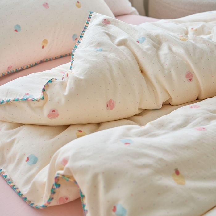 91家纺网 家纺一手货源 找家纺 洋铭区（原狠狠爱） 2025新款全棉彩边双层四件套 小奶糕