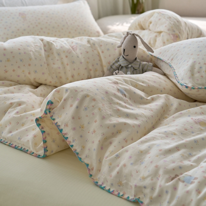 91家纺网 家纺一手货源 找家纺 洋铭区（原狠狠爱） 2025新款全棉彩边双层四件套 小花彩彩