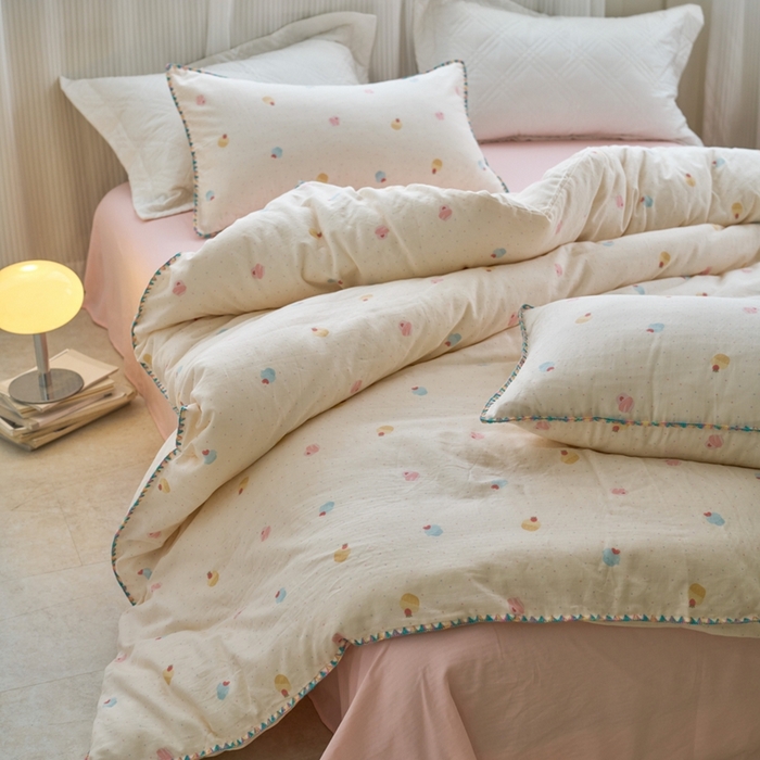 91家纺网 家纺一手货源 找家纺 洋铭区（原狠狠爱） 2025新款全棉彩边双层四件套 小奶糕