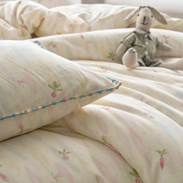 91家纺网 家纺一手货源 找家纺 洋铭区（原狠狠爱） 2025新款全棉彩边双层四件套 甜甜萝卜