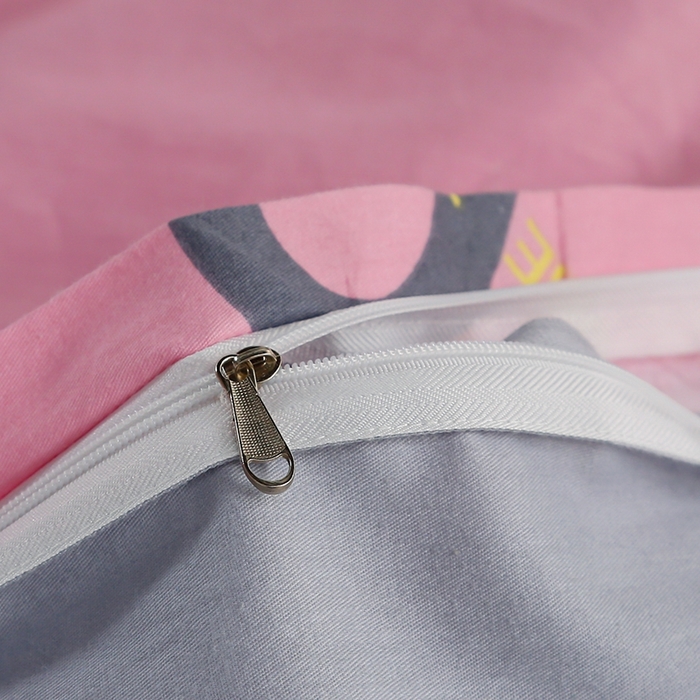 91家纺网 家纺一手货源 找家纺 乐旗家纺 2025新款A类AB版全棉环保印花学生上下铺宿舍三件套六件套 字母甜心