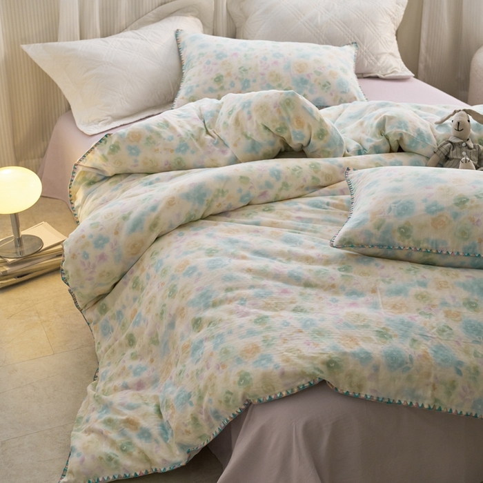 91家纺网 家纺一手货源 找家纺 洋铭区（原狠狠爱） 2025新款全棉彩边双层四件套 仙花朵朵