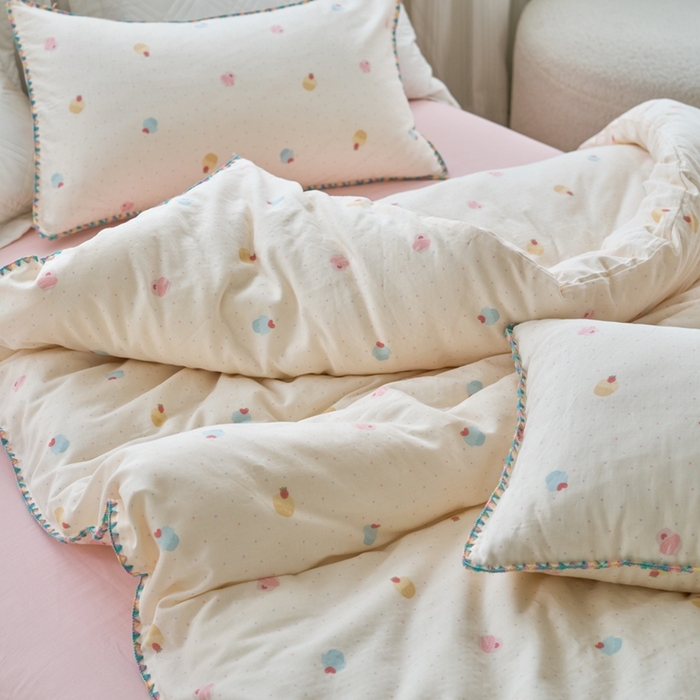 91家纺网 家纺一手货源 找家纺 洋铭区（原狠狠爱） 2025新款全棉彩边双层四件套 小奶糕