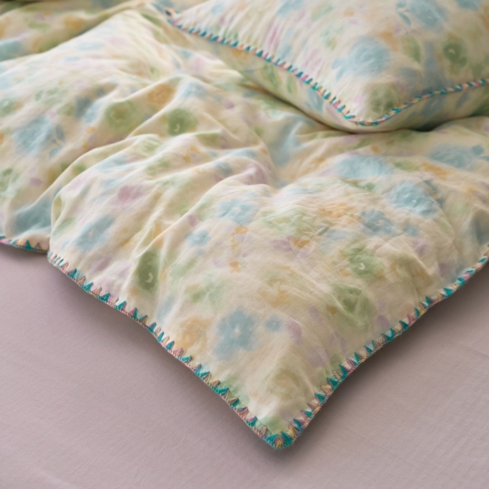 91家纺网 家纺一手货源 找家纺 洋铭区（原狠狠爱） 2025新款全棉彩边双层四件套 仙花朵朵