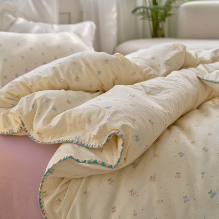 91家纺网 家纺一手货源 找家纺 洋铭区（原狠狠爱） 2025新款全棉彩边双层四件套 多彩樱桃