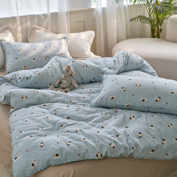 91家纺网 家纺一手货源 找家纺 洋铭区（原狠狠爱） 2025新款全棉彩边双层四件套 草莓小象