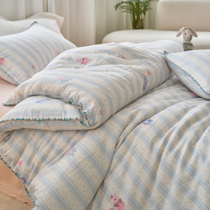 91家纺网 家纺一手货源 找家纺 洋铭区（原狠狠爱） 2025新款全棉彩边双层四件套 萌宝乐园