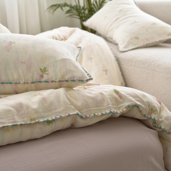 91家纺网 家纺一手货源 找家纺 洋铭区（原狠狠爱） 2025新款全棉彩边双层四件套 甜甜萝卜