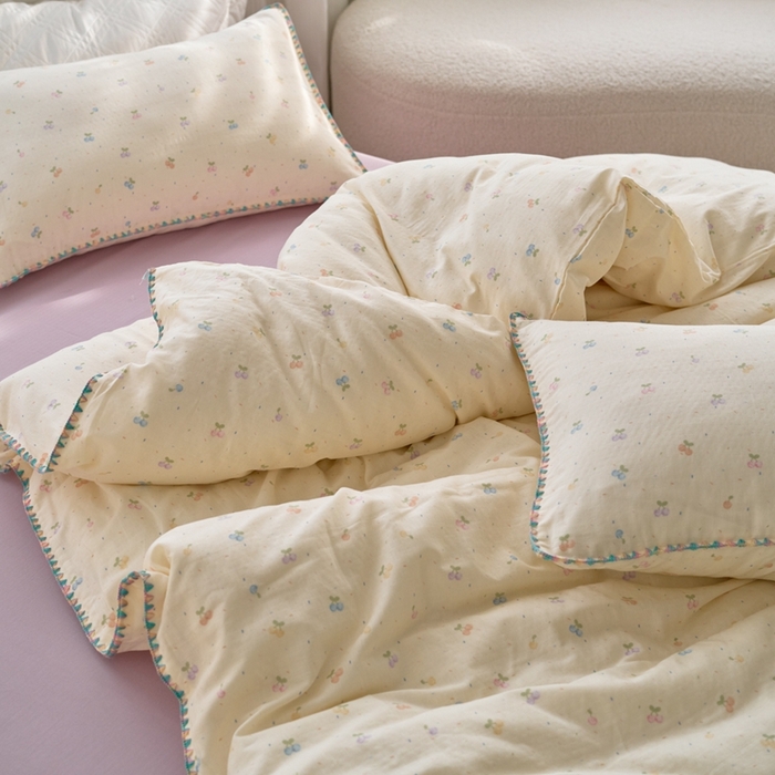 91家纺网 家纺一手货源 找家纺 洋铭区（原狠狠爱） 2025新款全棉彩边双层四件套 多彩樱桃