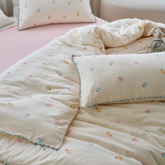 91家纺网 家纺一手货源 找家纺 洋铭区（原狠狠爱） 2025新款全棉彩边双层四件套 小奶糕