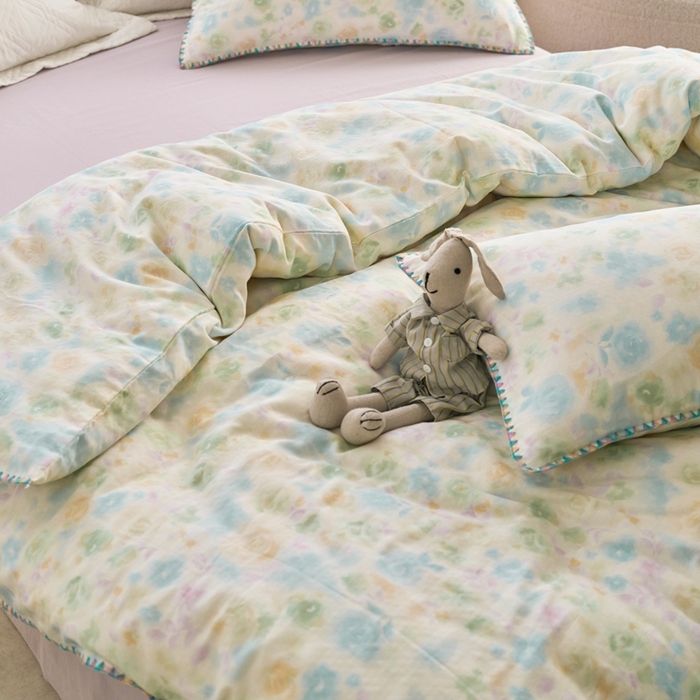 91家纺网 家纺一手货源 找家纺 洋铭区（原狠狠爱） 2025新款全棉彩边双层四件套 仙花朵朵