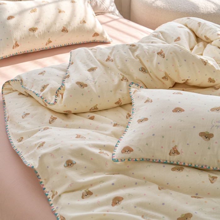 91家纺网 家纺一手货源 找家纺 洋铭区（原狠狠爱） 2025新款全棉彩边双层四件套 呼呼小熊