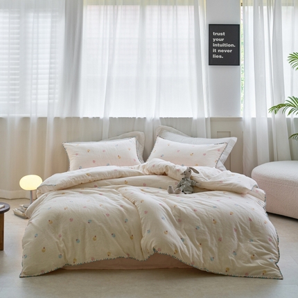 91家纺网 家纺一手货源 找家纺 洋铭区（原狠狠爱） 2025新款全棉彩边双层四件套 小奶糕