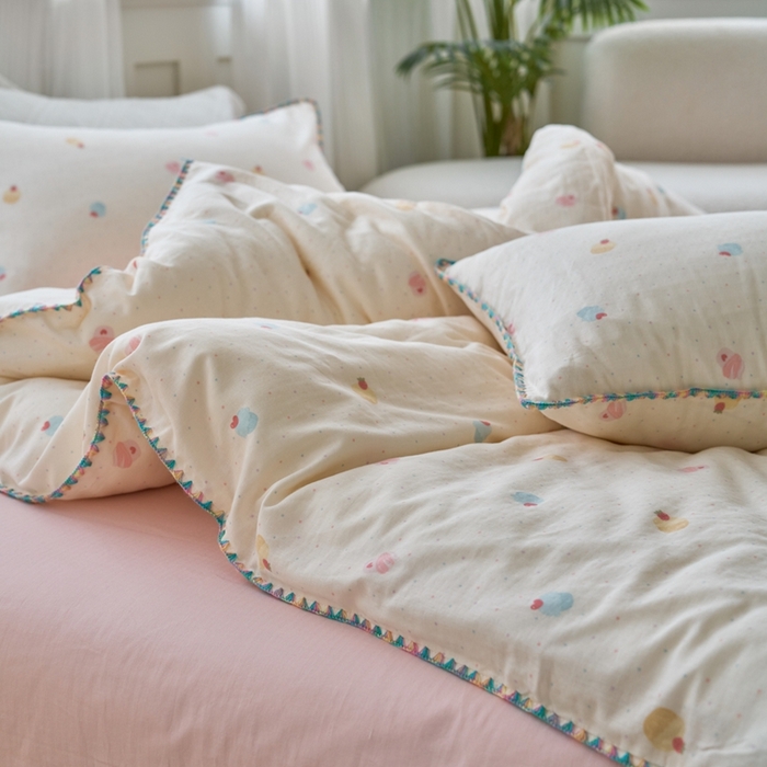 91家纺网 家纺一手货源 找家纺 洋铭区（原狠狠爱） 2025新款全棉彩边双层四件套 小奶糕