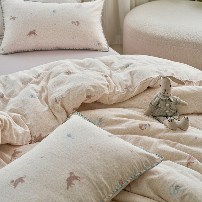 91家纺网 家纺一手货源 找家纺 洋铭区（原狠狠爱） 2025新款全棉彩边双层四件套 小懒猫