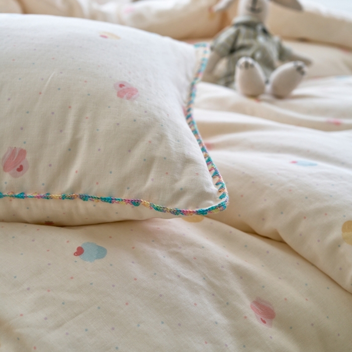 91家纺网 家纺一手货源 找家纺 洋铭区（原狠狠爱） 2025新款全棉彩边双层四件套 小奶糕