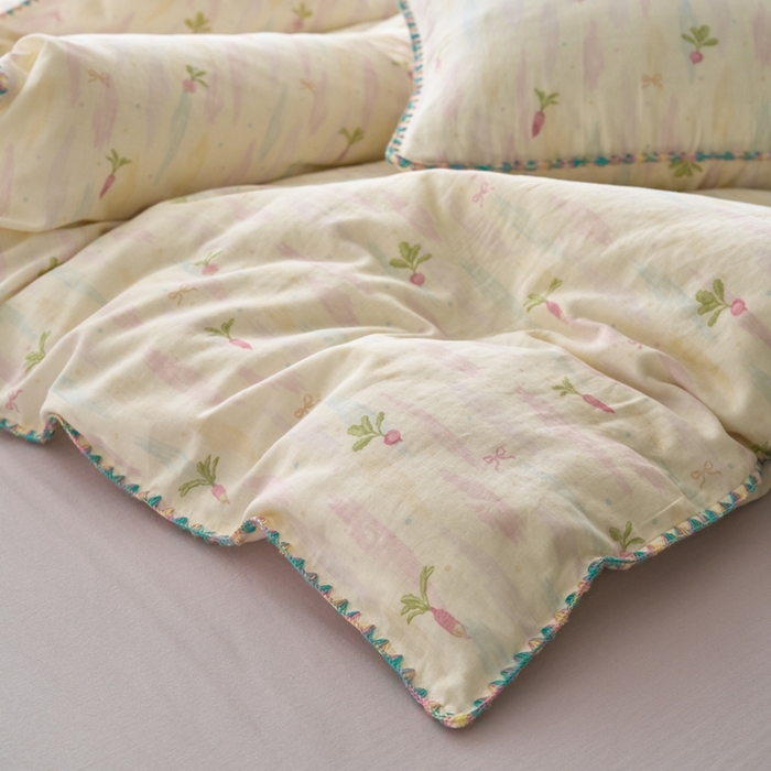 91家纺网 家纺一手货源 找家纺 洋铭区（原狠狠爱） 2025新款全棉彩边双层四件套 甜甜萝卜