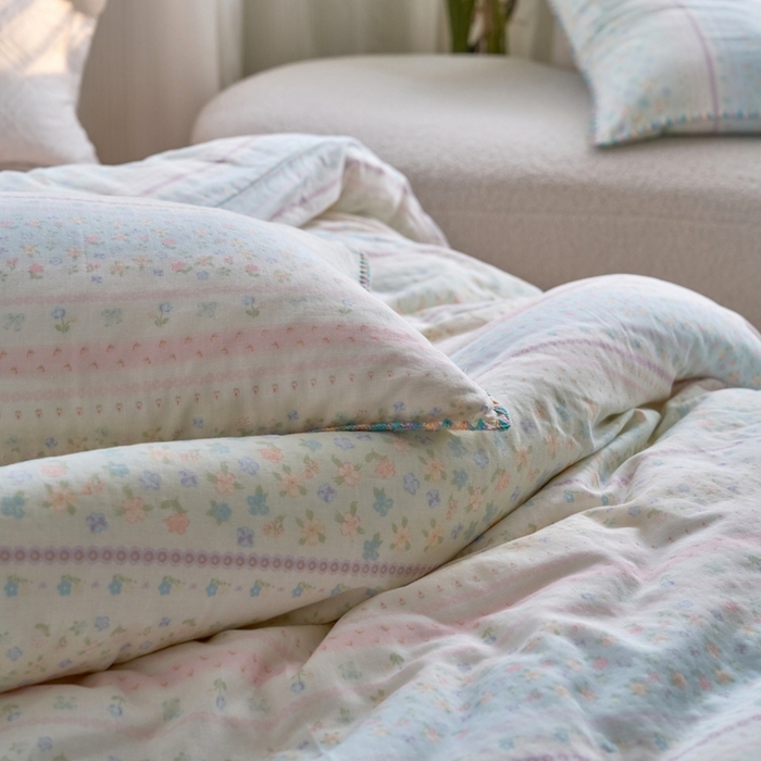 91家纺网 家纺一手货源 找家纺 洋铭区（原狠狠爱） 2025新款全棉彩边双层四件套 满园春色