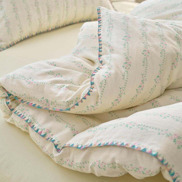 91家纺网 家纺一手货源 找家纺 洋铭区（原狠狠爱） 2025新款全棉彩边双层四件套 暖阳花束