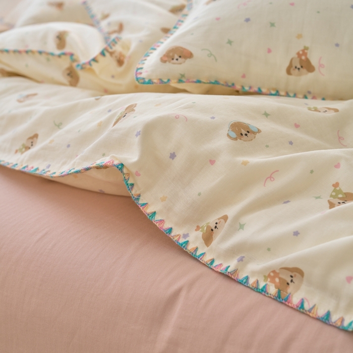 91家纺网 家纺一手货源 找家纺 洋铭区（原狠狠爱） 2025新款全棉彩边双层四件套 呼呼小熊