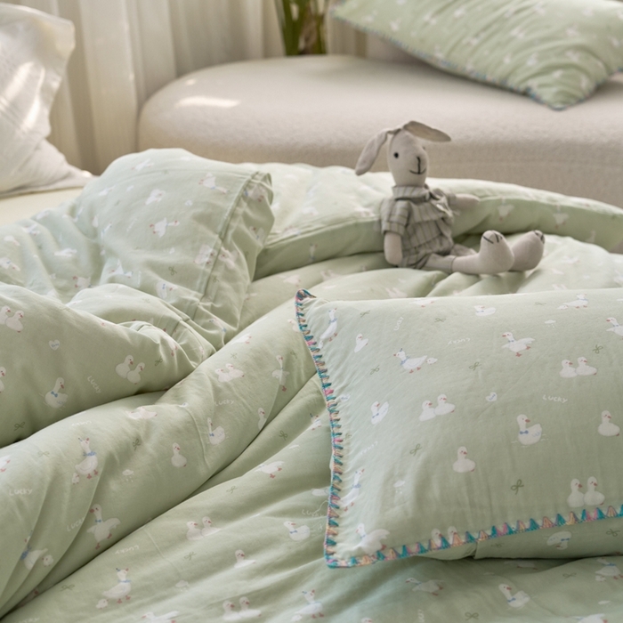 91家纺网 家纺一手货源 找家纺 洋铭区（原狠狠爱） 2025新款全棉彩边双层四件套 贝贝小鸭