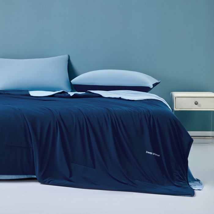 91家纺网 家纺一手货源 找家纺 玛德琳 2025新款冷暖深睡控温夏被 景泰蓝