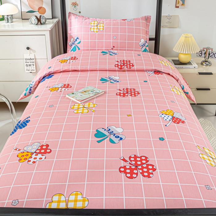 91家纺网 家纺一手货源 找家纺 上学郎家居 2025新款全棉13372学生三件套100棉单人床纯棉六件套学生宿舍床上用品 花季盛典-粉