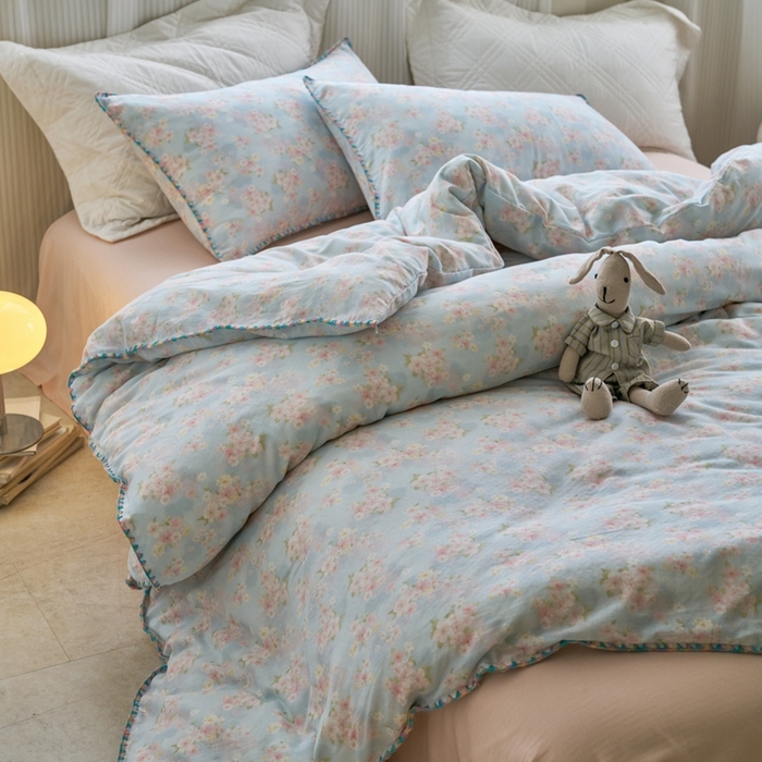 91家纺网 家纺一手货源 找家纺 洋铭区（原狠狠爱） 2025新款全棉彩边双层四件套 紫薇兰花