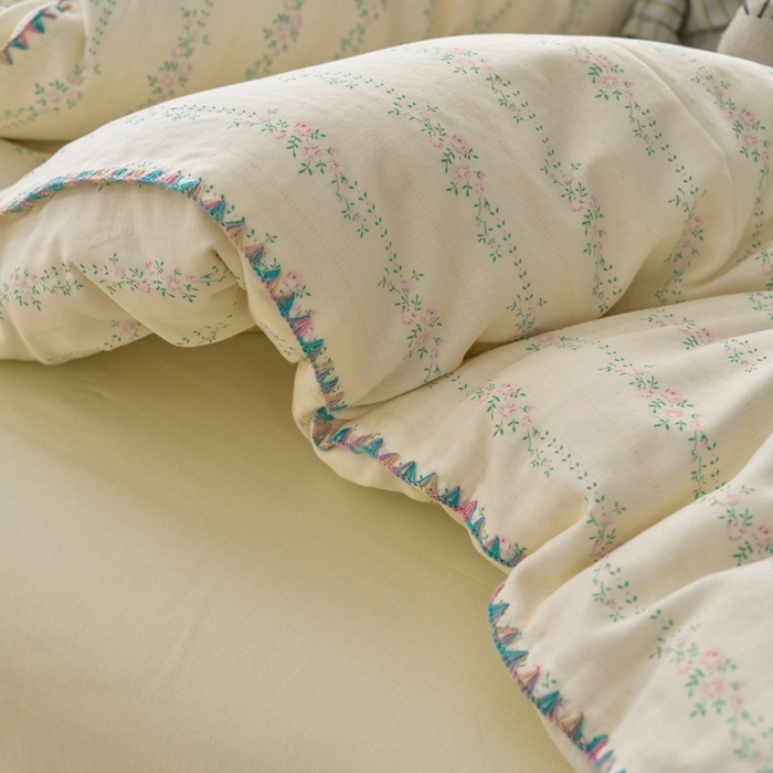 91家纺网 家纺一手货源 找家纺 洋铭区（原狠狠爱） 2025新款全棉彩边双层四件套 暖阳花束